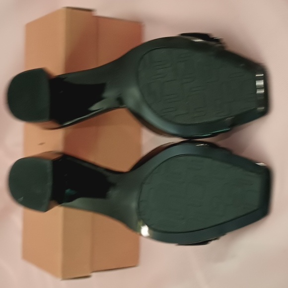 UNISA BLK Patent Leather w/Buckle and  Block Heel - Picture 4 of 9